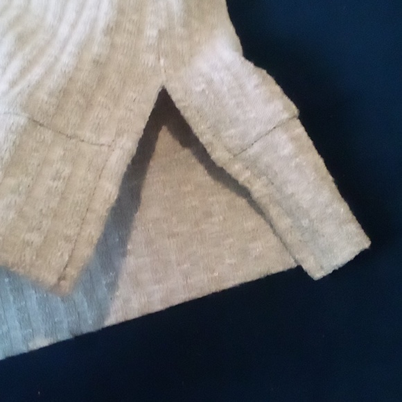 Sweater - Picture 5 of 6